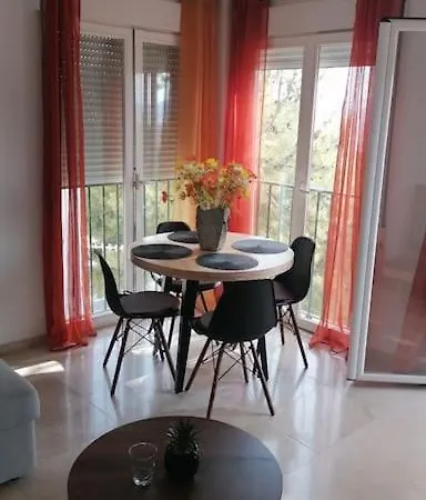 Views, Family & Private Parking In Alto Albayzin Apartment